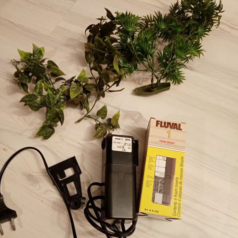 Filter fluval 1 til akvarium om 30-80 liter, kunst planter