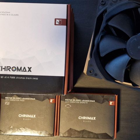 Noctua NF-A14 Chromax vifter, Noctua SAVP1 og SAVG1 og 3x ASUS ROG 120mm