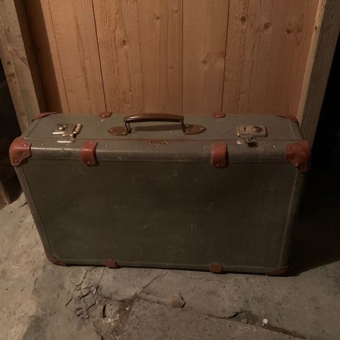 Vintage koffert til bruk eller pynt