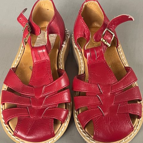 Kennedy sandal i skinn fra ca 1980. Ubrukt. Str 25