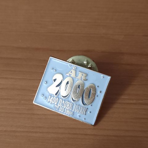 År 2000 - 1400 dager igjen - Pins
