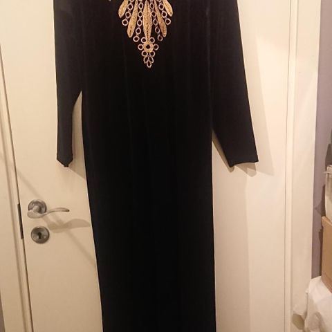 Orientalsk kjole i fløyel - str L - ubrukt