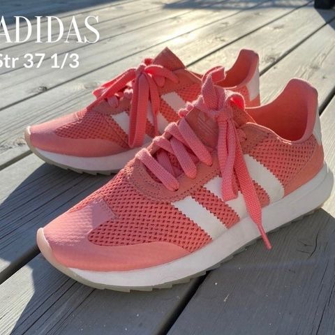 Joggesko i rosa fra Adidas
