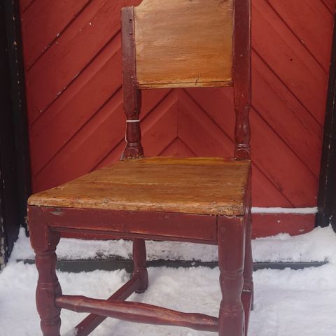 Barokk antikk Røros stol. Tradisjonell type 1780 - 1850.