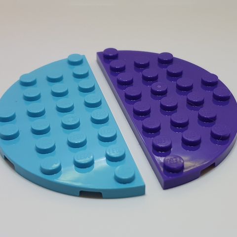 LEGO Plate, Round Half 4 x 8 (22888)