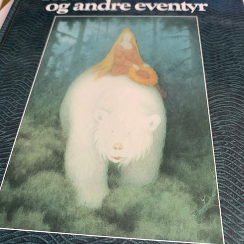 Asbjørnsen & Moe sin bok Kvitebjørn Kong Valemon og andre eventyr til salgs.
