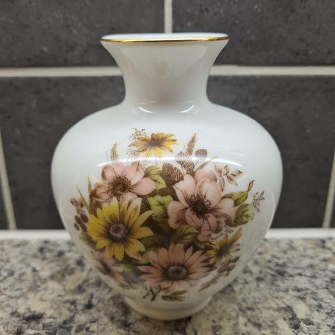 Vase i porselen fra Royal Porzellan Bavaria