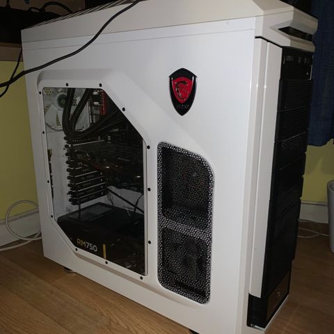 Gaming PC selges