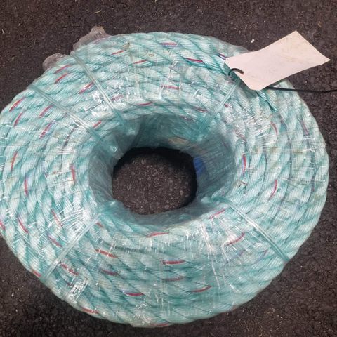 Selger noen ruller med fiber tau 18 mm og 12mm diameter 110 meter lengde