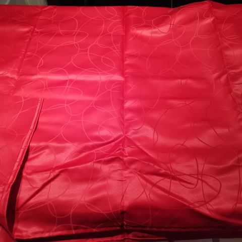 Helt Ny Rød bordduk (ny og ubrukt) 206 x 134 cm