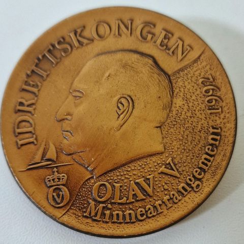 Olav V   Medaljong