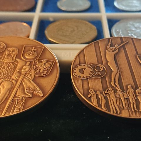 2 bronse medaljer, som ny.