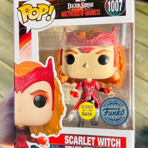 Funko Pop! Scarlet Witch (Glow) | ...in the Multiverse of Madness (1007)