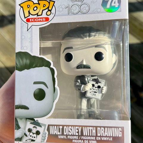 Funko Pop! Icons: Walt Disney with Steamboat Mickey Drawing | Disney 100 (74)