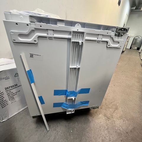 B-vare Electrolux integrert kjøleskap 81.9cm Med 12 mnd garanti