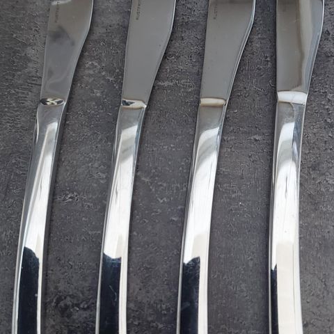 4 kniver rustfritt stål .