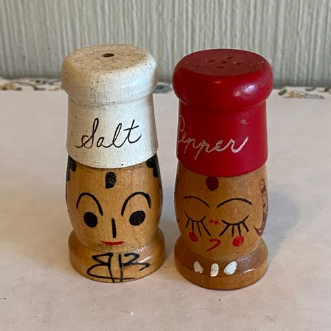 Salt & Pepper i tre selges