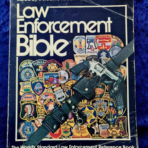 Law Enforcement Bible. Våpenbok