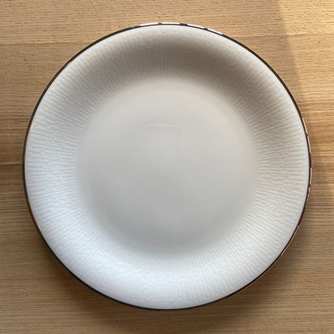 Svært lite brukt Royal Porcelain Magic middagstallerken