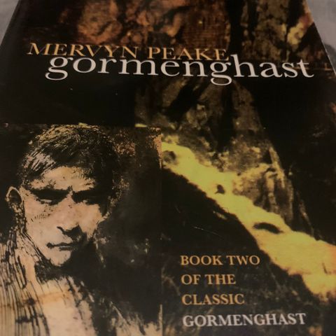 The Gormenghast triology av Mervyn Peake til salgs.