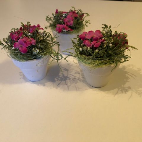 3 søte små blomsterdekorasjoner ca 6 cm høye