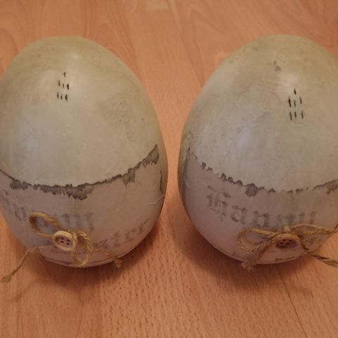 To store pynte egg til påske.  Mål 17 cm høy og 38 cm I omkrets.