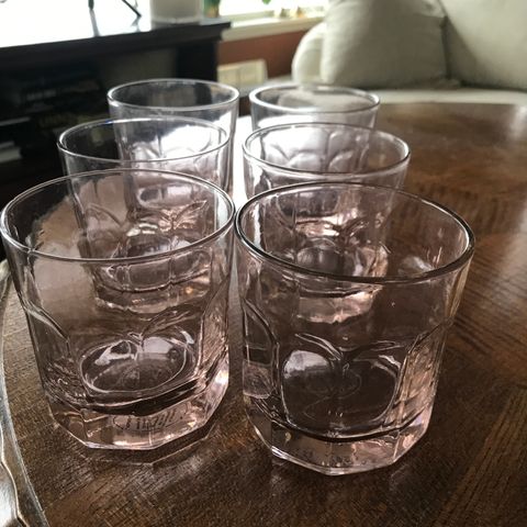 Seks nydelige håndlagede drikke glass fra Bloomingville