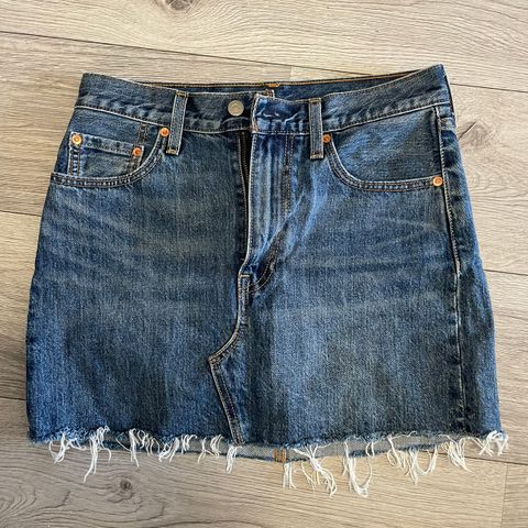 Levi's dongeriskjørt str 26