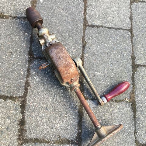 Antikk hånd drill