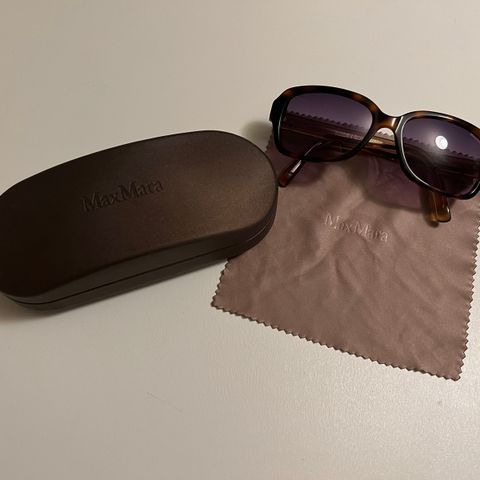Solbriller fra Maxmara til dame - Knapt brukt