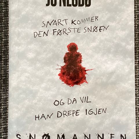 JO NESBØ -SNØMANNEN- FILMUTGAVEN 2017. H. 21 cm, B. 13,5 cm. 439 s.