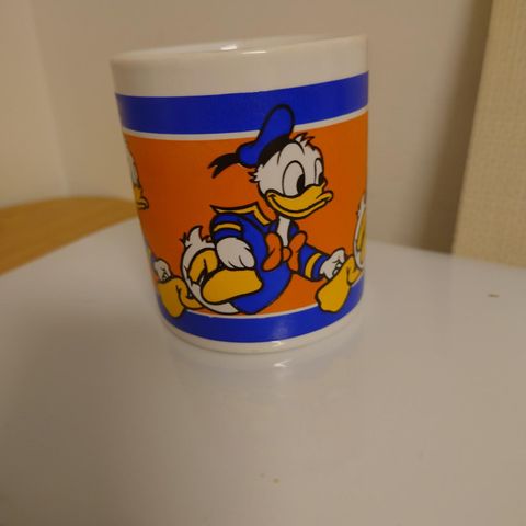 Retro krus med Donald Duck, reservert