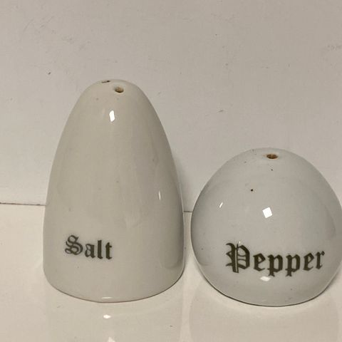 Salt og pepperbøsse selges