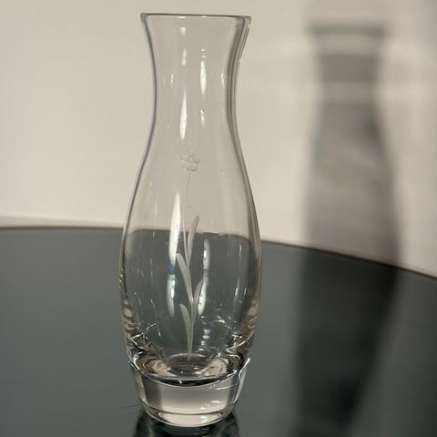 Søt vase. 16 cm.