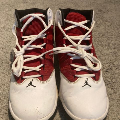 Jordan aura MAX red/white størrelse 38,5