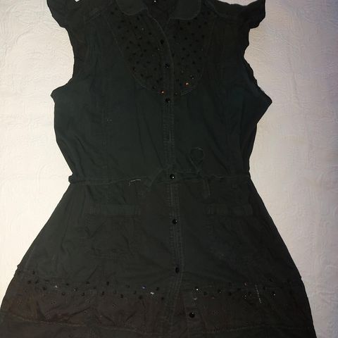 FIN bluse str M, selges kr 50