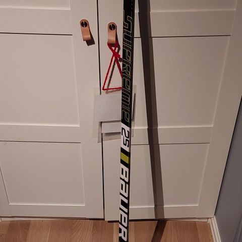 Bauer supreme 2s hockeykølle, venstre.