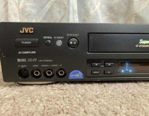Kjøper JVC eller Panasonic Super-VHS spillere, helst med TBC