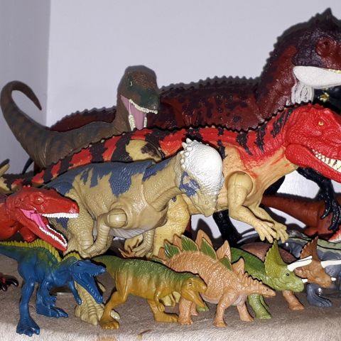 Mattel Jurassic World dinosaurer ønskes kjøpt!