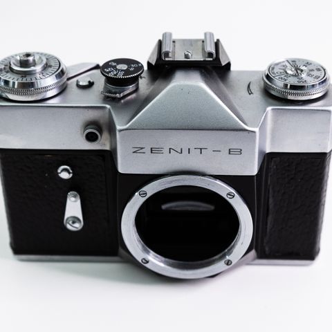 ! Zenit B M42 mount. uten objektiv med skinetui!!