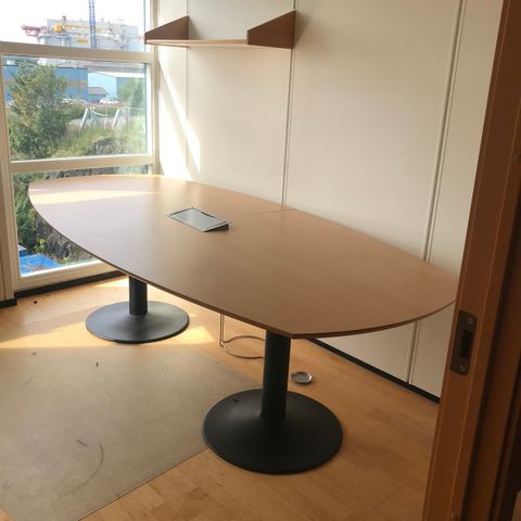 Kontormøbler - skrivebord - skrivepulter- fra kr 500,00 pr enhet.