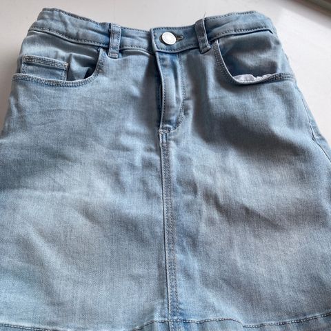 Lyse blått jeans skjørt 146-152