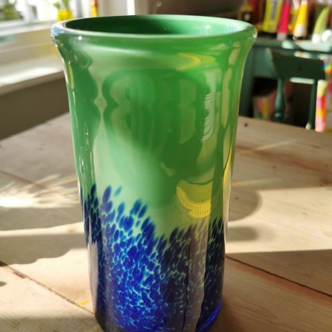 Vase fra Hadeland Glassverk av Maud Bugge,