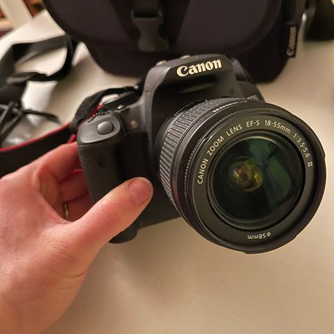 Canon EOS 700D m/ 2 objektiver, lader og bag