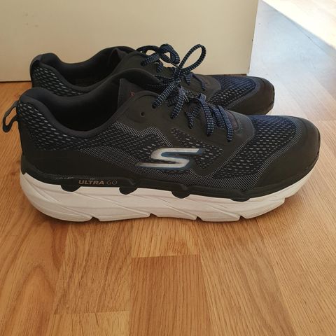 Skechers Max Cushioning løpesko.