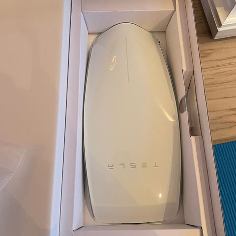 Tesla wall charge glass deksel