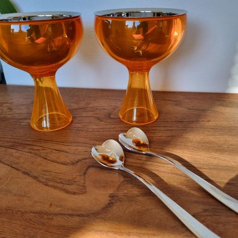 2 Alessi dessertskåler " Big Love" med teskje, Design Miriam Mirri