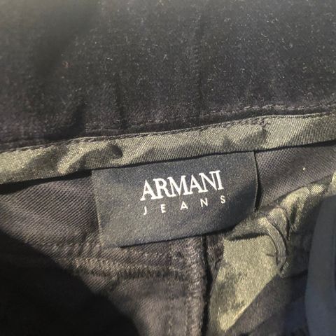 NY PRIS: Opprydding Salg:  Armani Bukser