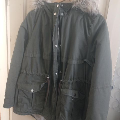 Foret H&M parkas i stor str.