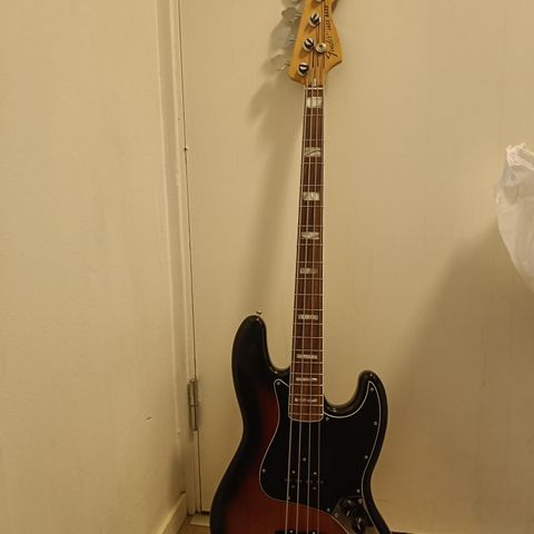 Fender Vintera 70s jazz bass